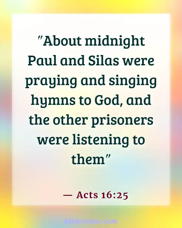 Bible verses About Praising God (Acts 16:25)